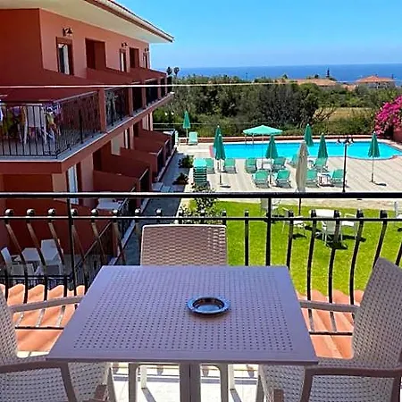 Paradise Hotel 3*